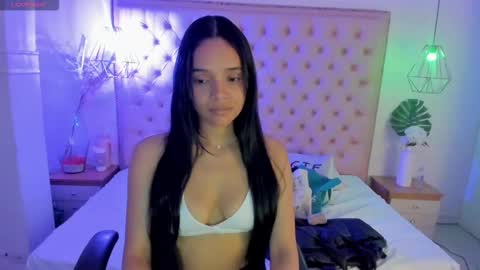 Snapshot of victoria_kitt chatting on 11.05.25 victoria_kitt online show from 11.05.25
