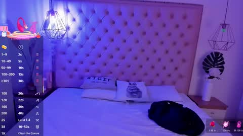 Snapshot of victoria_kitt chatting on 11.23.25 victoria_kitt online show from 11.23.25