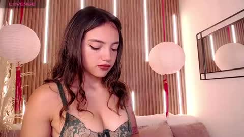 Snapshot of victoria_leiya chatting on 07.17.26 VICTORIA online show from 07.17.26