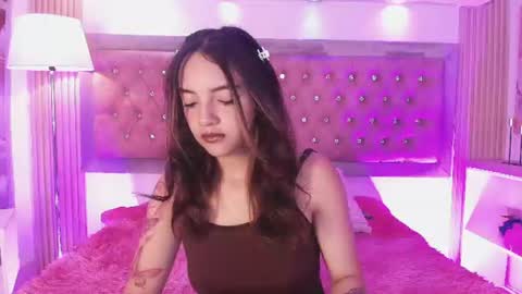 Snapshot of victoria_leiya chatting on 07.18.26 VICTORIA online show from 07.18.26