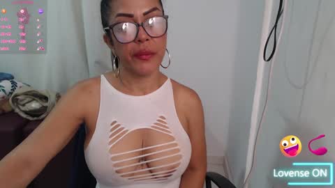 Snapshot of victoria_milf06 chatting on 12.12.24 victoria online show from 12.12.24