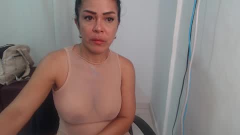 Snapshot of victoria_milf06 chatting on 01.31.25 victoria online show from 01.31.25