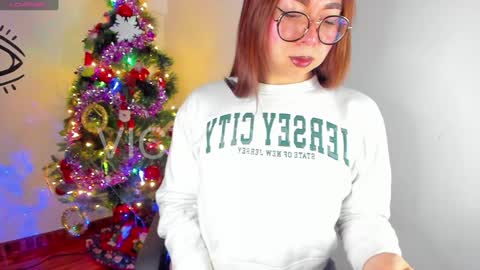 Snapshot of victoria_qq chatting on 12.15.24 D A N I online show from 12.15.24
