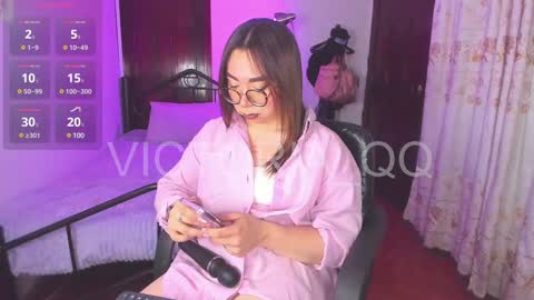Snapshot of victoria_qq chatting on 02.01.25 D A N I online show from 02.01.25