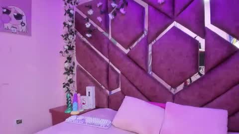 Victoria online show from 03.20.26