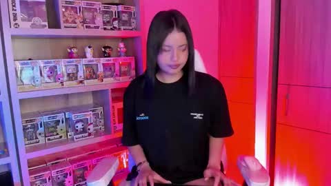 Snapshot of victoria_se chatting on 11.30.25 Victoria online show from 11.30.25