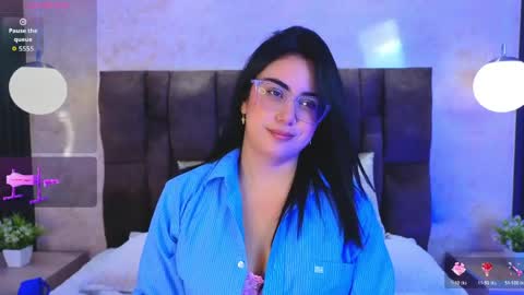 Snapshot of victoriaandrade chatting on 05.19.26 Victoria Andrade online show from 05.19.26