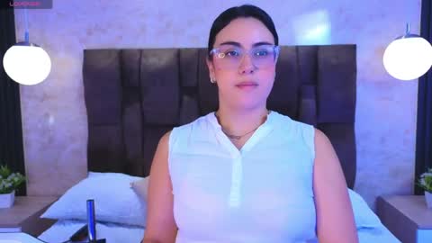 Snapshot of victoriaandrade chatting on 05.27.26 Victoria Andrade online show from 05.27.26