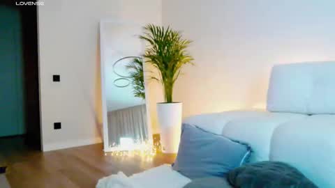 Miss V online show from 12.17.25