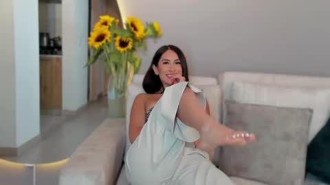 Vcitoria online show from 01.30.25