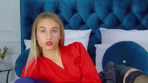 Snapshot of victoriahopson chatting on 09.10.25 Victoria online show from 09.10.25