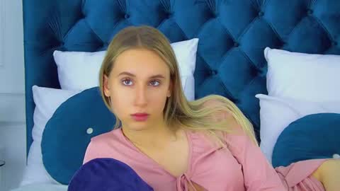 Snapshot of victoriahopson chatting on 09.20.25 Victoria online show from 09.20.25