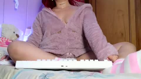 Snapshot of victoriajamesx chatting on 09.19.25 Victoria online show from 09.19.25