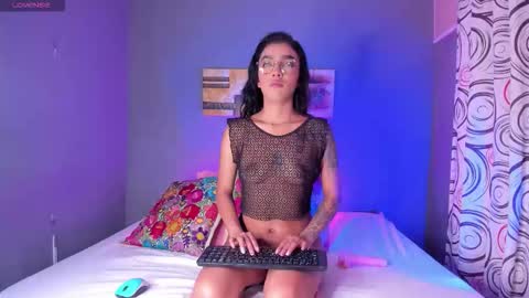 Snapshot of victoriameller chatting on 11.13.25 victoriameller online show from 11.13.25