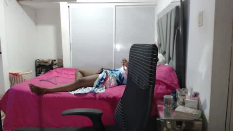 Snapshot of victoriaphillips chatting on 12.20.24 ONLYFANS online show from 12.20.24