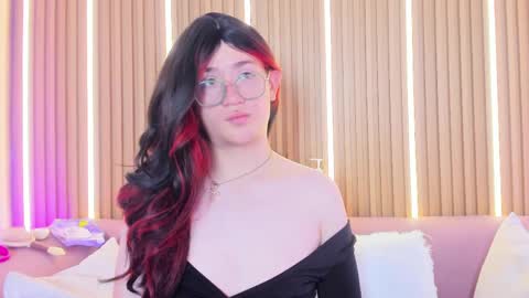 victoriastrom  online show from 05.16.26