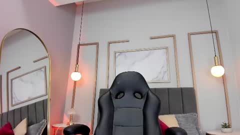 Snapshot of victoriia_vixen chatting on 07.21.26 Victoria Vixen online show from 07.21.26