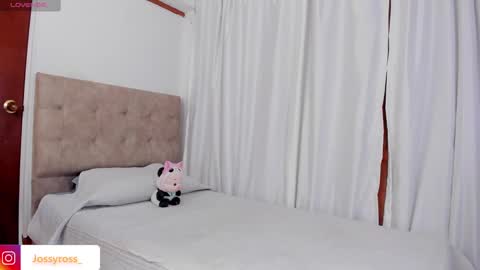 V  I C  T O R I A  online show from 12.09.24