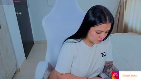 V  I C  T O R I A  online show from 06.10.26