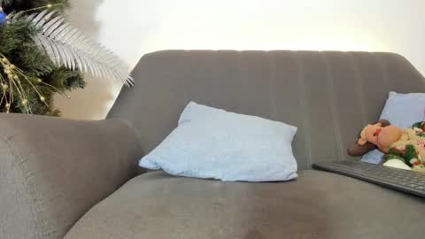 Victoria Strong online show from 12.06.24