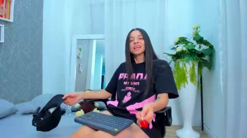 viictoriiasaenz online show from 02.17.26