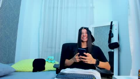 viictoriiasaenz online show from 04.17.26