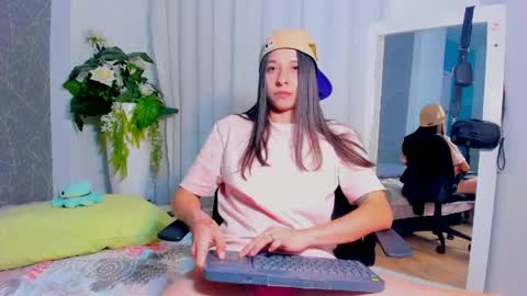 Snapshot of viictoriiasaenz chatting on 04.24.26 viictoriiasaenz online show from 04.24.26