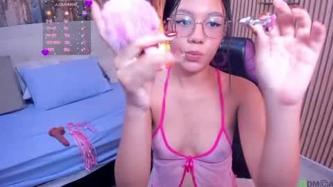 Snapshot of viiolet__moon chatting on 05.28.26 Violet online show from 05.28.26