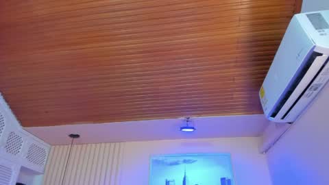 Viiolett online show from 04.08.26