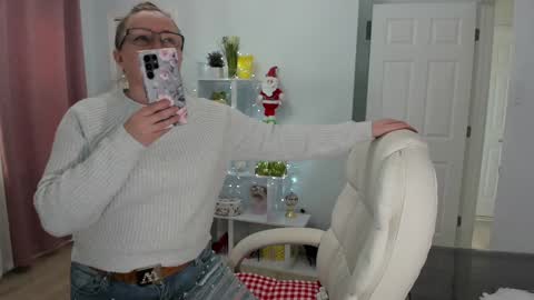 Snapshot of vika7333 chatting on 12.08.24 Ukrainian-woman online show from 12.08.24