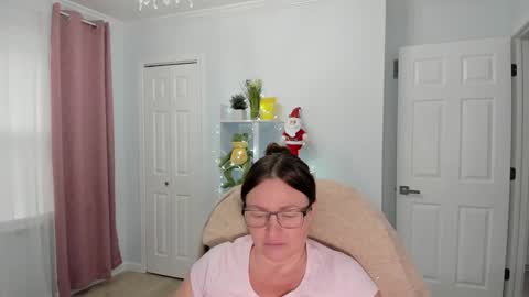 Snapshot of vika7333 chatting on 12.10.24 Ukrainian-woman online show from 12.10.24