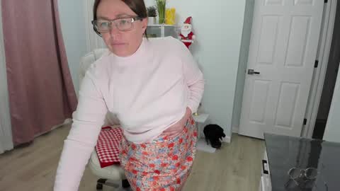 Snapshot of vika7333 chatting on 12.16.24 Ukrainian-woman online show from 12.16.24