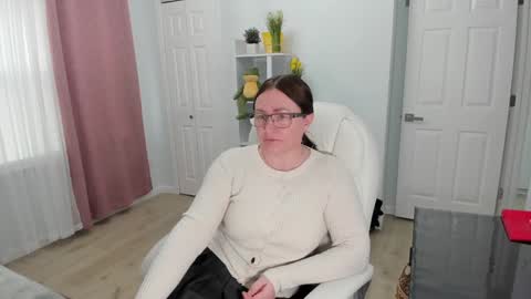 Snapshot of vika7333 chatting on 02.07.25 Ukrainian-woman online show from 02.07.25