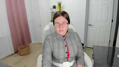 Snapshot of vika7333 chatting on 02.18.25 Ukrainian-woman online show from 02.18.25