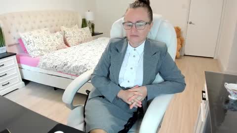 Snapshot of vika7333 chatting on 10.18.25 Ukrainian-woman online show from 10.18.25