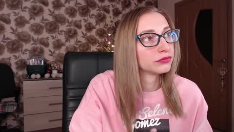 Snapshot of vikaericka chatting on 12.23.24 Vika online show from 12.23.24