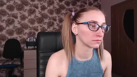 Snapshot of vikaericka chatting on 01.07.25 Vika online show from 01.07.25