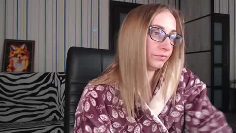 Snapshot of vikaericka chatting on 02.20.25 Vika online show from 02.20.25
