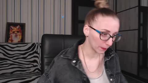 Snapshot of vikaericka chatting on 03.07.25 Vika online show from 03.07.25