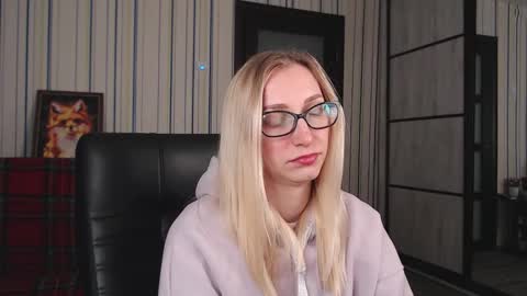 Snapshot of vikaericka chatting on 09.12.25 Vika online show from 09.12.25