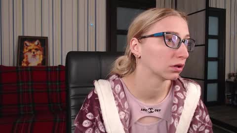 Snapshot of vikaericka chatting on 10.05.25 Vika online show from 10.05.25