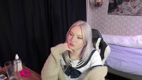 Snapshot of vikapowers chatting on 12.04.24 vikapowers online show from 12.04.24