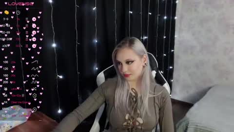 Snapshot of vikapowers chatting on 03.01.25 vikapowers online show from 03.01.25