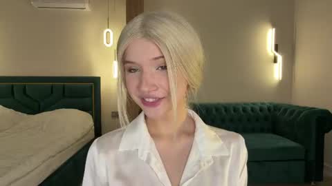 Snapshot of vikkiiisecret chatting on 07.21.26 Vikki online show from 07.21.26