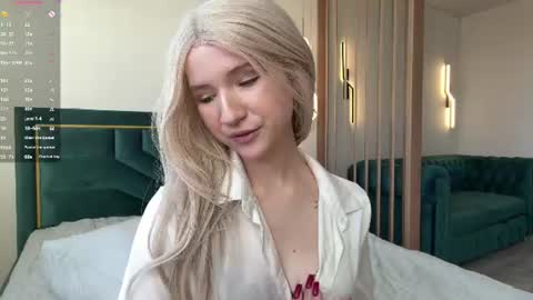 Snapshot of vikkiiisecret chatting on 07.29.26 Vikki online show from 07.29.26