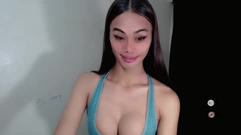 Snapshot of vikkylustfull chatting on 12.18.24 vikkylustfull online show from 12.18.24
