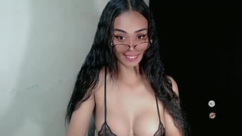 Snapshot of vikkylustfull chatting on 01.28.25 vikkylustfull online show from 01.28.25