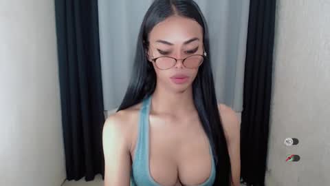 Snapshot of vikkylustfull chatting on 02.10.25 vikkylustfull online show from 02.10.25