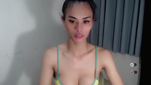 Snapshot of vikkylustfull chatting on 02.19.25 vikkylustfull online show from 02.19.25