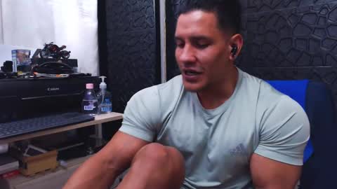 Viktor Herrera online show from 09.12.25